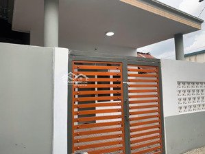 bán nhà cấp 4 mới tinh dt 95,6 m ngang 6m rộng rãi , gần đường hai bà trưng , đông hòa dĩ an