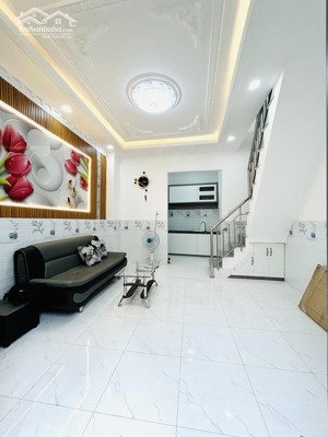 nhà mới đẹp - mặt tiền hẻm - vào ở ngay.nhỏ nhưng đầy đủ tiện nghi,15m2, giá chào chỉ 2,7 tỷ