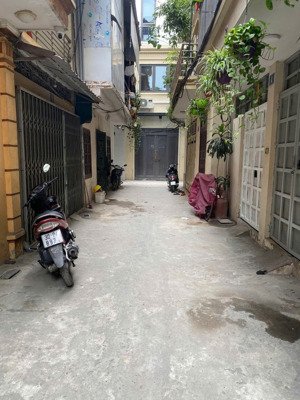 nhà phố khương trung - 44m2 - hơn 8 tỷ - ngõ nông 20m ra mặt đường