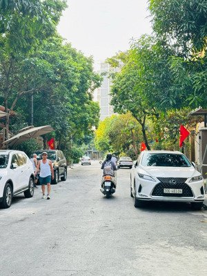 có 102! yên hòa, cầu giấy-nhà 2 mặt thoáng dân xây-51m2 4 tầng full nội thất-giá mềm chỉ 11.8 tỷ.