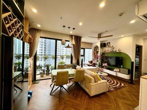 cho thuê căn hoa hậu tại tòa s303 khu vinhomes smart city- hướng mát nội thất siêu xịn sò