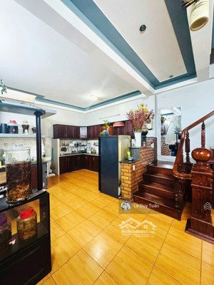 nhà 2,5 tầng mặt tiền dt 80m2 (5m x 16m) giá êm chỉ 5tỷ0x gần chợ đầm phường quy nhơn gia lai