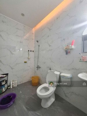 bán nhà hẻm trần văn thành, q.8. dt 42m2, 2 tầng, 2pn, shcc. giá 5 tỷ.