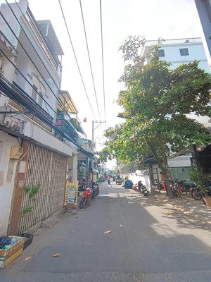 bán nhà 3 tầng - 4pn- ngang 4m - hoàn công đủ - ngay trần xuân soạn quận 7 - hơn 6 tỷ