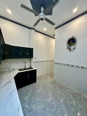 bán gấp nhà cấp 4 đẹp phường tân an tp tdm bd- dt 94,6m2 thổ cư 50 - 2pn sân oto đường oto