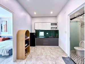 tòa nhà 2 mặt tiền, full nội thất. mới xây tháng 10/2024 doanh thu 140tr/tháng (~1,7 tỷ/năm)