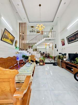 nhà 2 tầng lệch đẹp! - kiệt 2 ô tô tránh - chỉ 4.8 tỷ - gần mặt tiền ông ích đường.