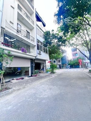 phố nguyễn văn cừ, gia thụy, lb, dt 85 m, 7 t, mt 5 m, giá 22 tỷ8, gara 2ôtô, t. máy, full nội thất