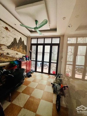 bán nhà phố kim giang s=36m mt=3.6m nhà 5t khung cột chắc chắn.nhà cách phố kim giang vài bước chân