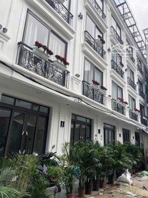 bán nhà yên hòa 36m2, 5 tầng, mt 3.8m, giá 7,6 tỷ, sổ đỏ, ngõ rộng gần phố.