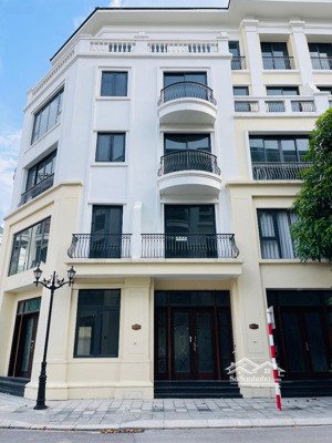 quỹ f0 phân khu san hô vị trí trung tâm. căn áp góc hướng đông nam siêu đẹp