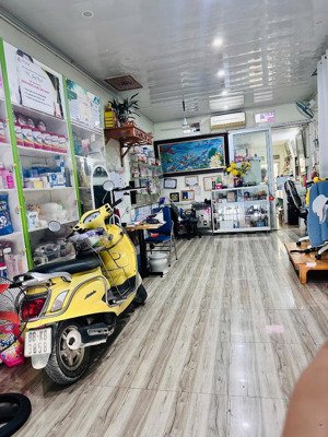gia đình cần bán nhà dt 62m mặt đường kinh doanh gần các trung tâm lớn sáp mai võng la-đa-hn