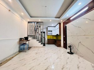 nhà gần phố tôn đức thắng, mặt tiền rộng, nhà mới ở ngay, tiện ích bạt ngàn 32m2*5 tầng nhỉnh 7 tỷ.