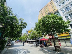 mặt phố trương công giai, cầu giấy -100m -7tầng thang máy, có tầng hầm- mặt tiền 6m -vỉa hè đá bóng