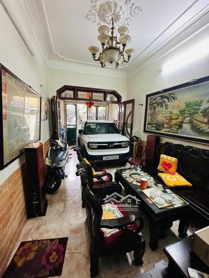 nhà dân xây kiên cố ngõ oto tránh kinh doanh sầm uất vài bước ra ga cát linh