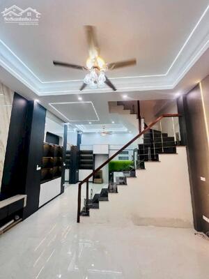 Bán nhà Vĩnh Phúc ngõ nông gần phố nhà dân xây chắc chắn ,nội thất cao cấp 46m 5 tầng giá 10.6 tỷ .