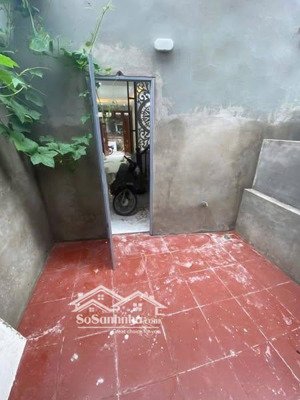 cần bán gấp nhà mới - long biên - 48m - 5 tầng - mt4,5m - ô tô đỗ cửa - chỉ 5,x tỷ( có tl)