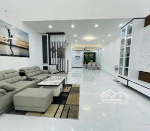 biệt thự 3 tầng giữa quận 7
116m ngang khủng 8m -- 14.5 tỷ nguyễn văn linh, nguyễn thị thập