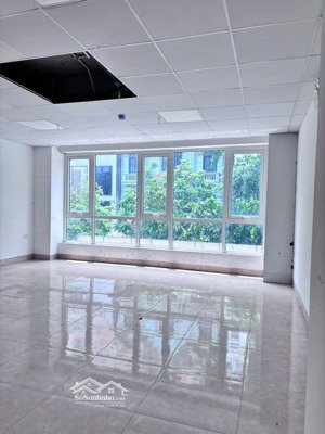 tòa văn phòng mặt phố 7 tầng - thang máy - vỉa hè rộng - có hầm để xe -trung tâm quận cầu giấy.