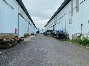 cho thuê kho đường nguyễn trác, giáp kđt đô nghĩa, hà đông. dt 700m2 và 300m2 cao 7m. giá 35k/m2/th
