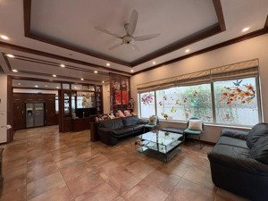 hiếm có biệt thự vườn đào - lạc long quân view vườn gần hồ tây lô đẹp, sổ sẵn, pháp lý chuẩn