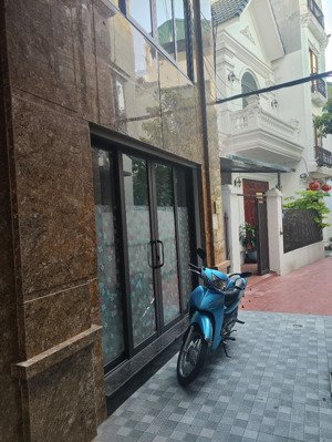 bán nhà thạch bàn long biên dt 30m2 mt 5m chỉ 6.2ty đường nguyễn văn linh ngõ 68