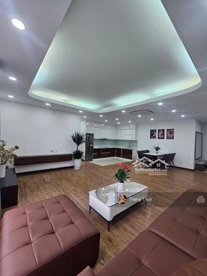 (nhà em) cần bán căn 3n tại richland xuân thuỷ có lot xe bao phí. lh mở cửa 24/7