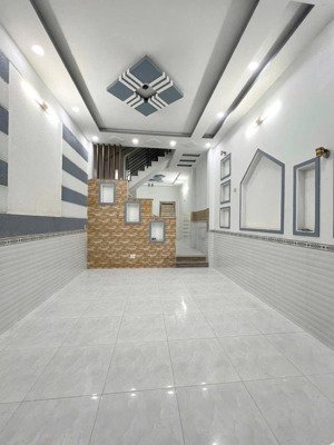 nhà mới sạch đẹp rộng rãi 4x18m có 2pn 2wc phạm văn chiêu p14 giá 10 triệu còn bớt
