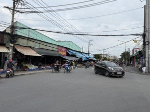 giảm 4 tỷ bán gấp nhà trọ cao cấp đường lê thị trung dt: 418 m2 thu nhập 37 triệu / tháng.