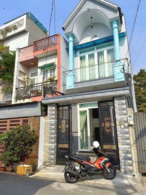 kẹt tiền cần bán gấp nhà gần chợ bình chánh giá 2 tỷ 300 triệu