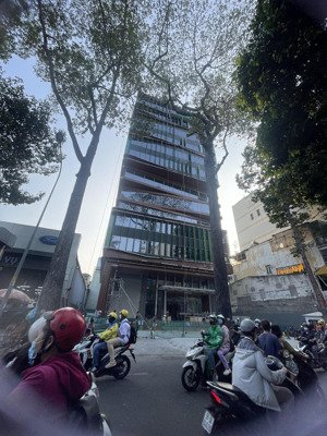 bán toả nhà mt nguyễn thị minh khai-p6 -q3: 15m x 30m, 2 hầm 14 tầng, hđ thuê 1,8 tỷ/ tháng. 400 tỷ