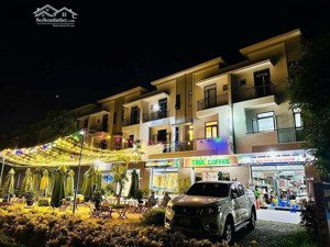 chính chủ bán nhà phố shophouse centa city đang cho thuê 120tr, mặt đường cầu máy chai kcn vsip