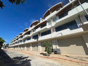 shb còn đúng 1căn duy nhất trục đường 26m -hướng đông nam- dt:100m2-vị trí sát sông- cam kết giá rẻ