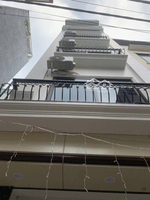 bán nhà đỗ nhuận,sát công viên hoà bình, 40m2 chỉ 9 tỷ, ngõ thông, ô tô, thang máy, full nội thất