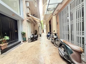 hoàng hoa thám ba đình -nhà đẹp ngõ nông rộng thoáng- dân tự xây-ô tô đỗ cách 5m -full nội thất