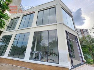 top 5 căn nhà phố làm văn phòng công ty, showroom..v..v, đáp ứng số lượng nhân sự từ 50-150 người
