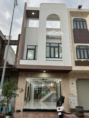 nhà mới- ngay vincom dĩ an. khu compoud đẳng cấp đường 20met chỉ 4,3ty