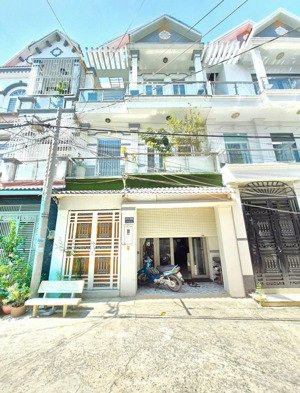 nhà hẻm ô tô né nhau kdc đồng bộ ngang 6m trung tâm thị trấn 3 tầng 4 phòng
