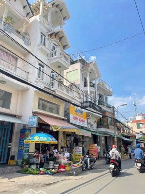 chính chủ.nhà mặt tiền đs 30 kinh doanh. buôn bán. 3 lầu. giá 12.7 ty