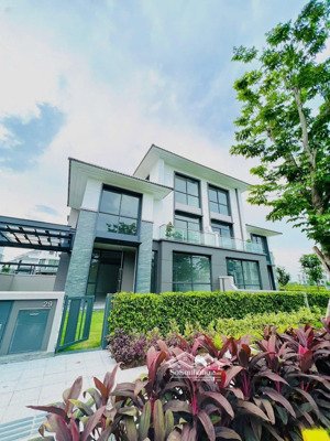 nhà phố 1 trệt 3 lầu dt 6x17m, kdc khang điền mới nhất 2025. 3 mặt sông, vào ở ngay
