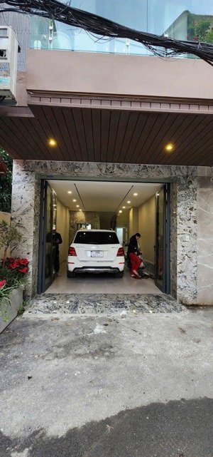 bán nhà riêng ngõ 106 hoàng quốc việt, cầu giấy, 68m2 thang máy, 6 tầng, ô tô, full nội thất, 24 tỷ