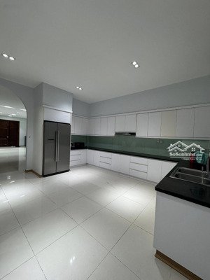 cho thuê giá 40tr/1 tháng. biệt thự vinhomes riverside. sđt liên hệ 