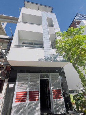cần bán nhà 5pn có thang máy kđt vcn phước long 2 nha trang