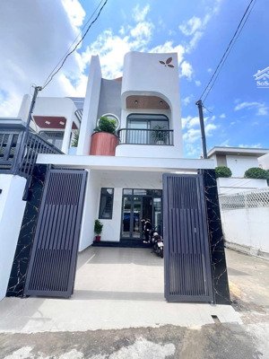 nhà mới - hiện đại - vị trí đẹp giáp bên vòng xoay hiệp thành 3 - phường phú lợi