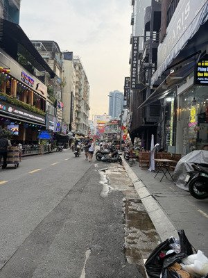 mặt tiền q1, gần trần hưng đạo, 4x15m, chỉ 13 tỷ