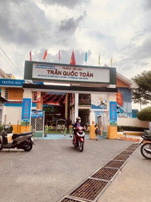 bán gấp lô đất 2 mặt tiền 93m2 giáp lái thiêu,giá chỉ 2,6 tỷ.