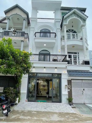 bán căn nhà đường đinh tiên hoàng/q1 . dt 63,5m2( 4,5m x 14m) giá 5.290 tỷ gần đài truyền hình