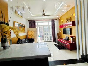 nhà đẹp, ngay nhà thờ tân lập, khu an ninh yên tĩnh. 1t2l, 3pn, giá chỉ nhỉnh 5 tỉ