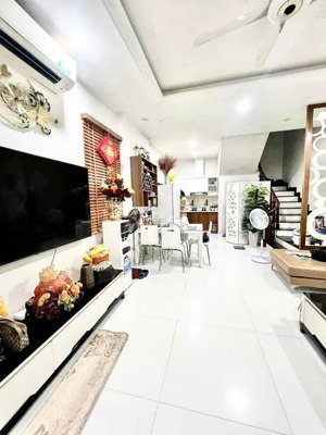 bán nhà đội cấn, ba đình, lô góc 2 mặt tiền 55m2 x 5 tầng, 50 mét ra phố, giá 14,8 tỷ