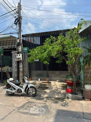 phát mãi căn nhà chủ đang ở do ngộp sâu tại bến lức long an